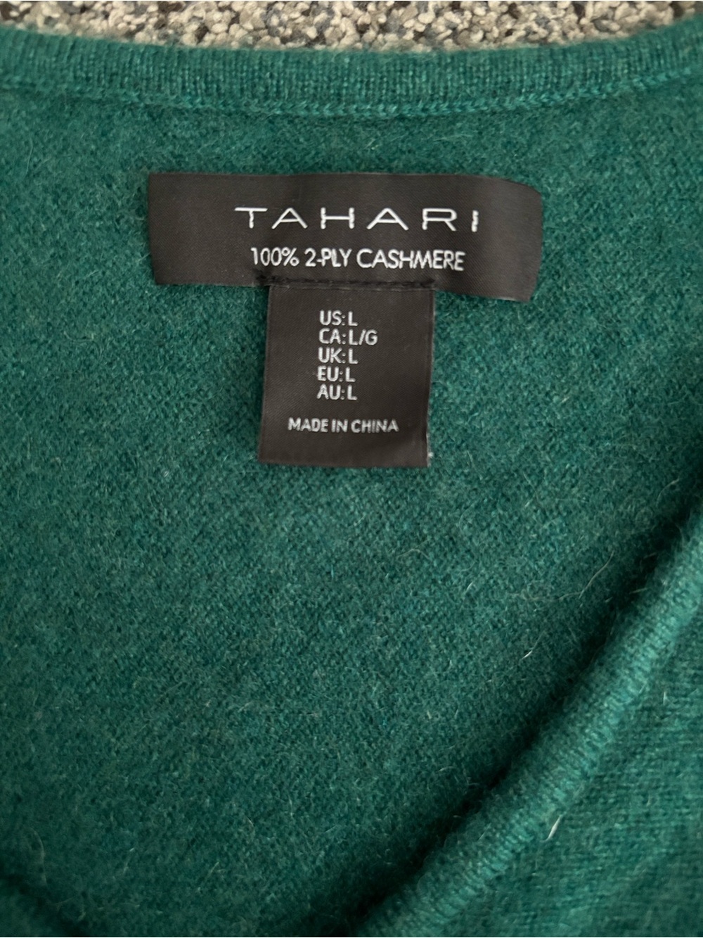 Tahari Emerald Green Cashmere V-Neck Sweater - Picture 2 of 6